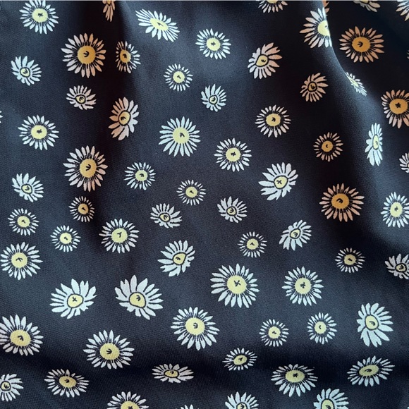 H&M floral shorts 🌻 size 4 - Picture 5 of 5